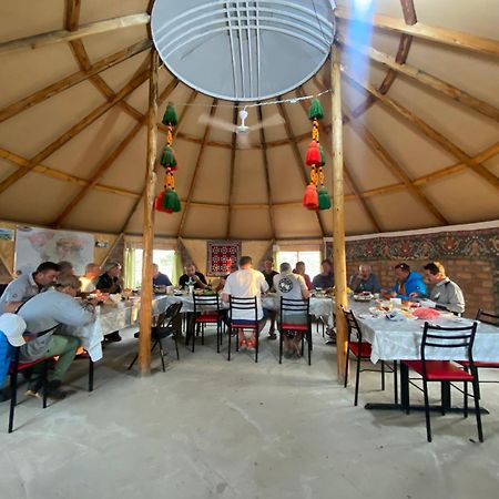 מלון Bokonbayevo Yurt Camp Sonun מראה חיצוני תמונה