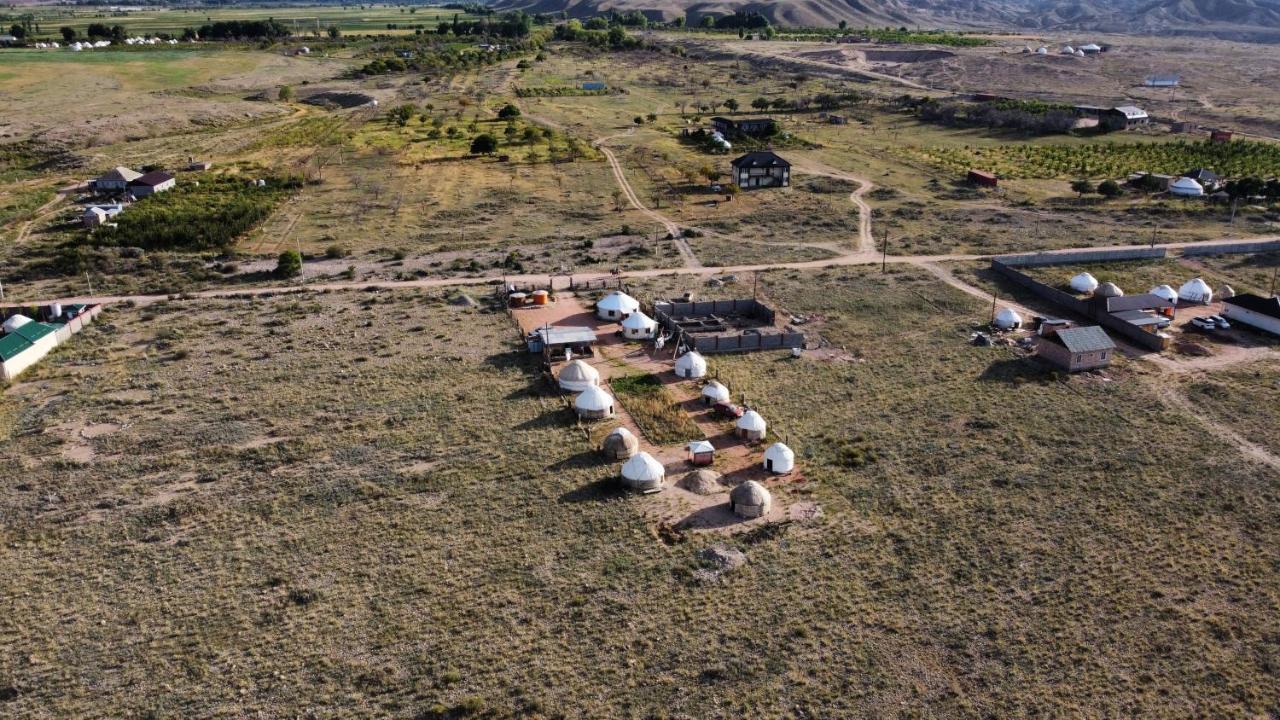 מלון Bokonbayevo Yurt Camp Sonun מראה חיצוני תמונה