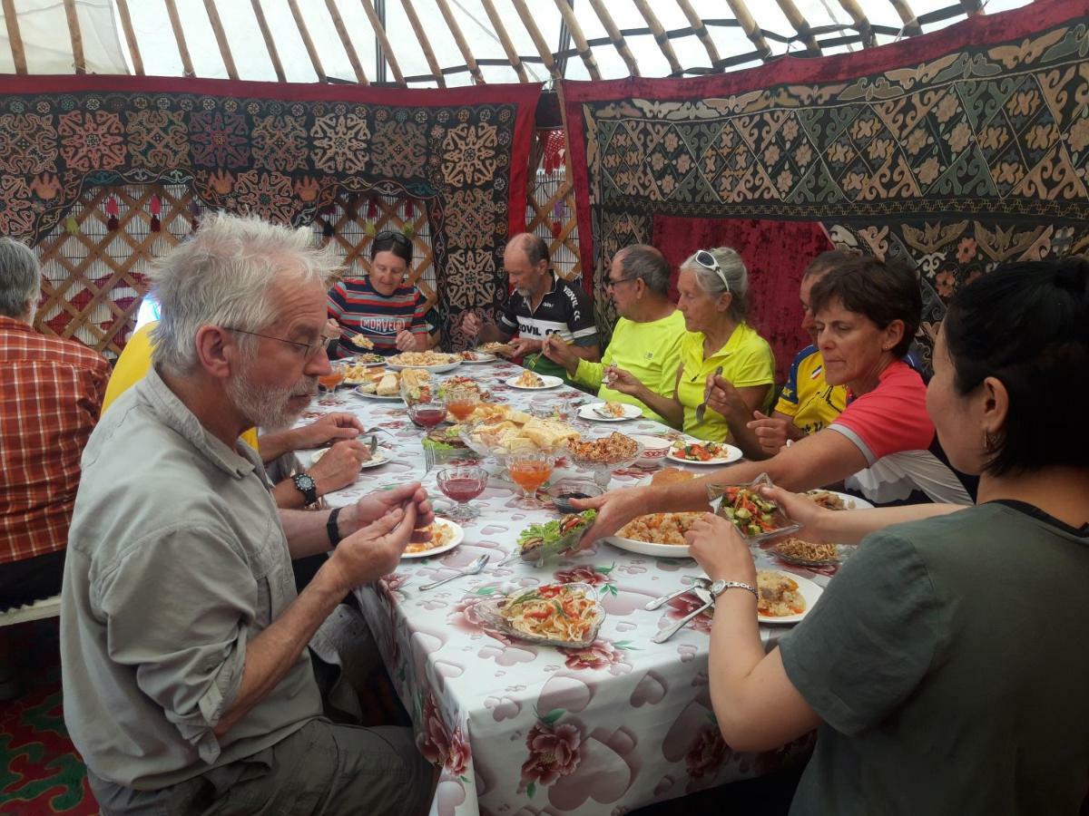 מלון Bokonbayevo Yurt Camp Sonun מראה חיצוני תמונה